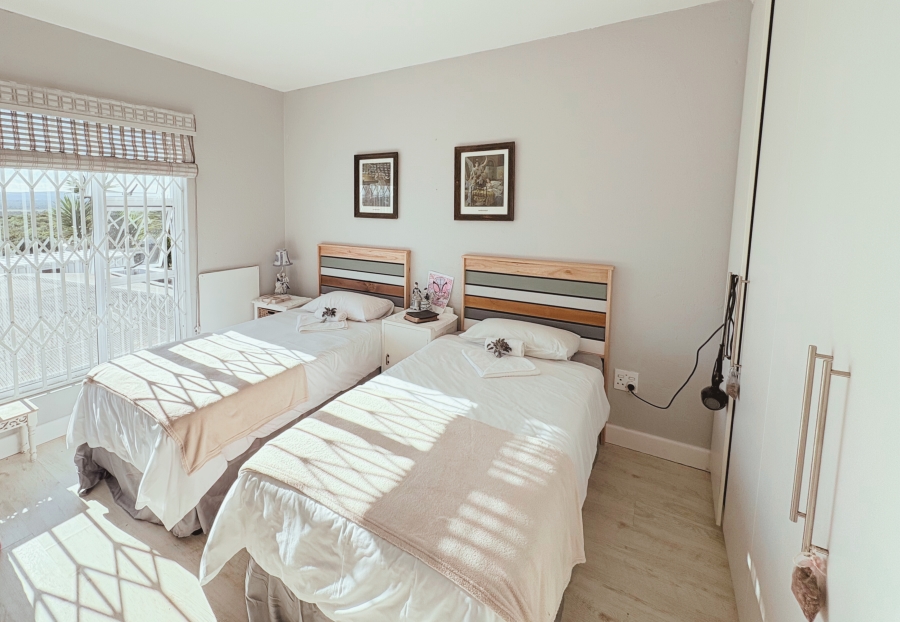 4 Bedroom Property for Sale in Yzerfontein Western Cape